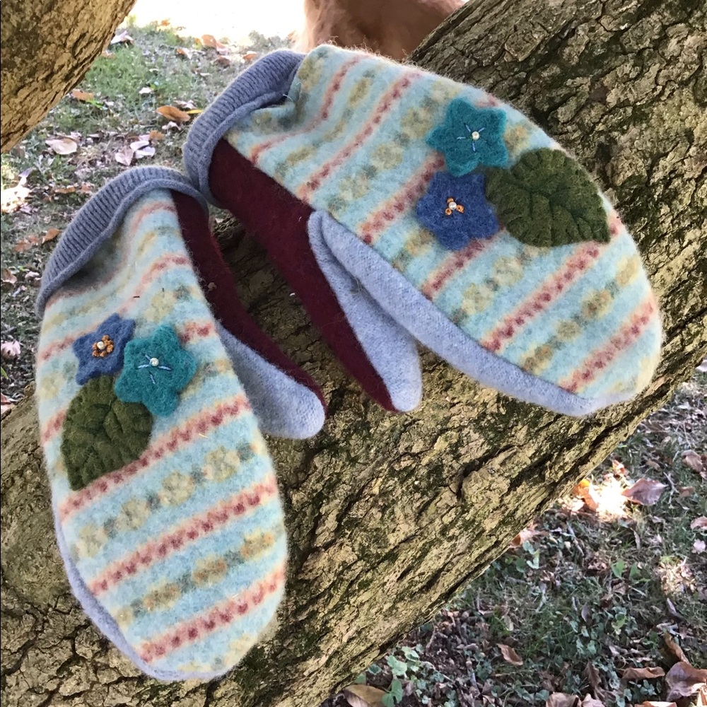 Handmade wool mitts